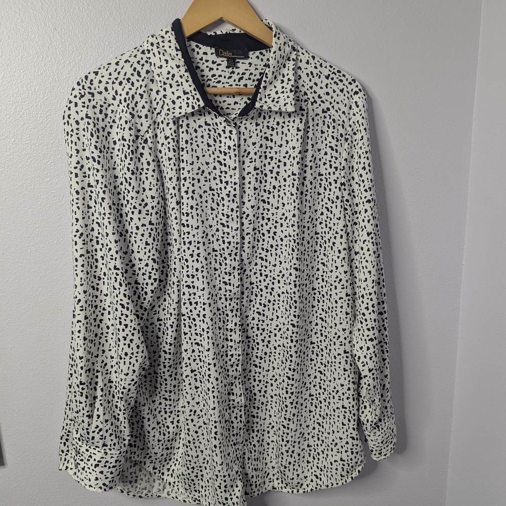 Dalia Women’s XL Button Front Blouse, Black & White Heart Dot Print, Long Sleeve